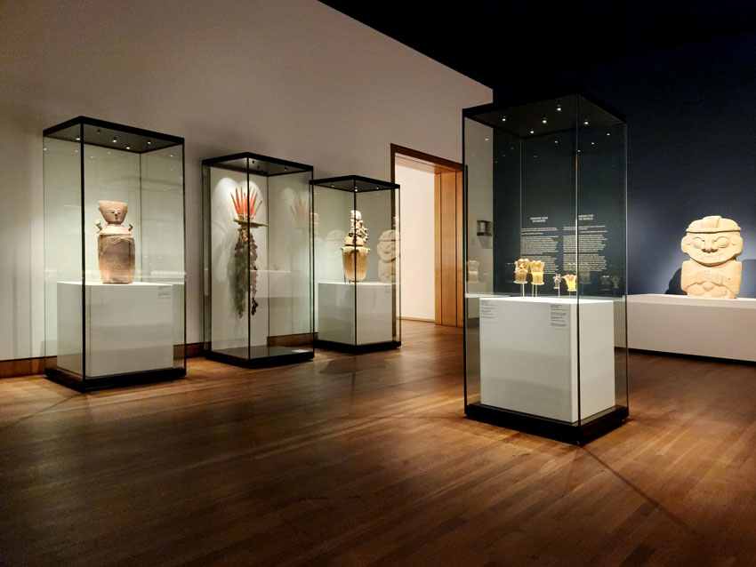 Display Cases in Fine Art Museum from Zone Display Cases