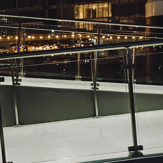 Modern Geometric Post & Rail | Square Line from Q-railing