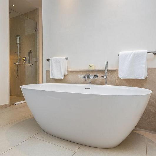 Eco-Luxury Bathrooms in a Moroccan Hotel / Roca