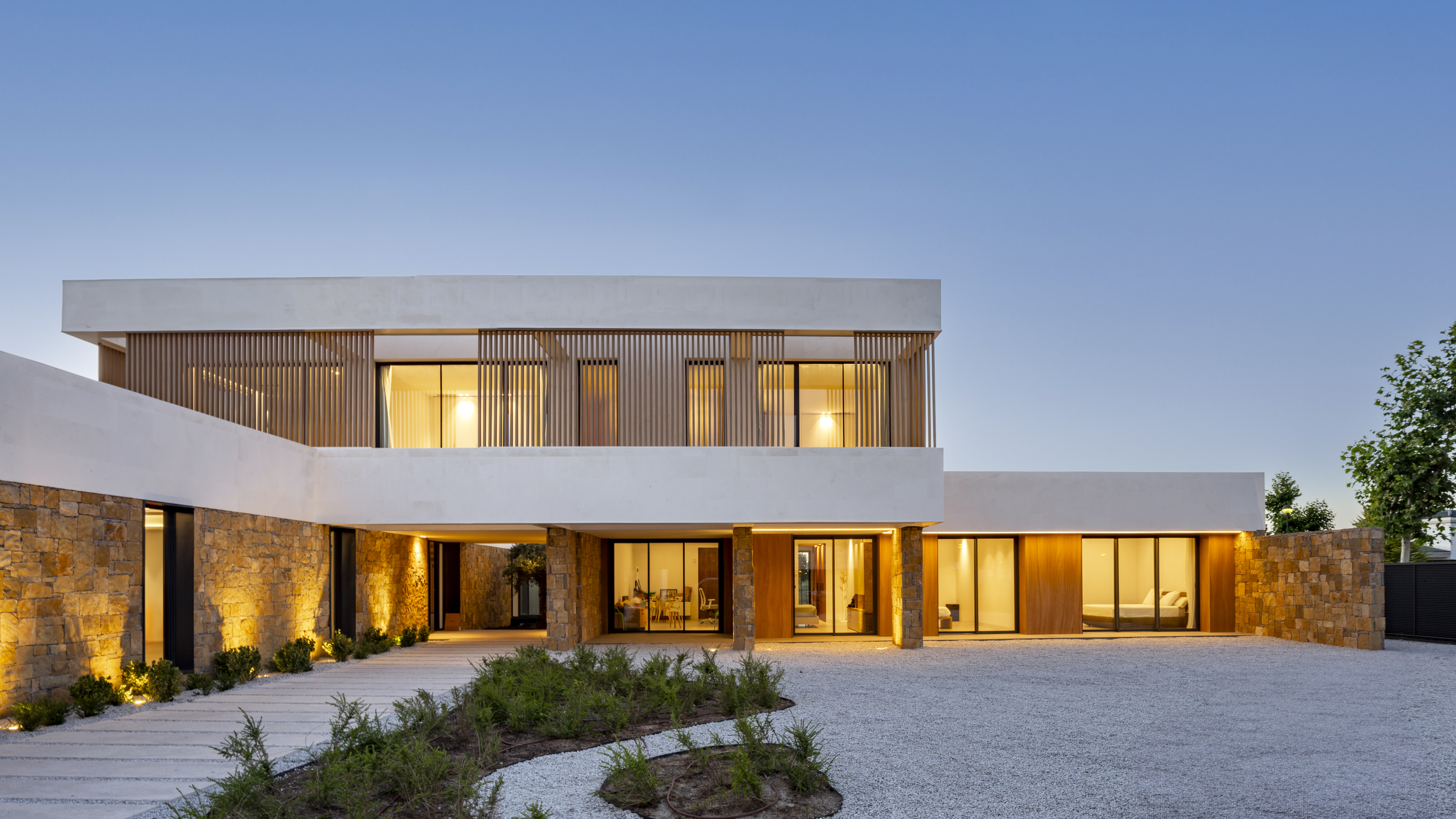 Gallery of Verticle Cladding - Annapurna - 3