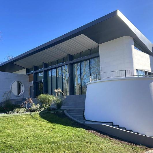 Limestone Facade at Villa Shimon / PIMAR - Italian Limestone Specialist
