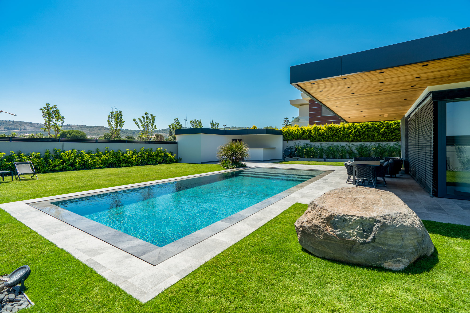 Porcelain Pool Copings from SERAPOOL
