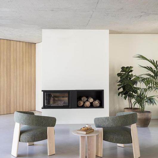 Curved Lounge Chairs / Andreu World