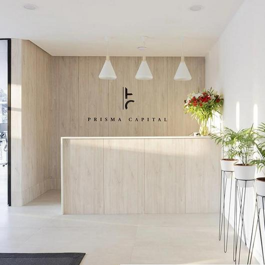 Paneles lisos en interior de Oficinas Prisma Capital / Masisa®