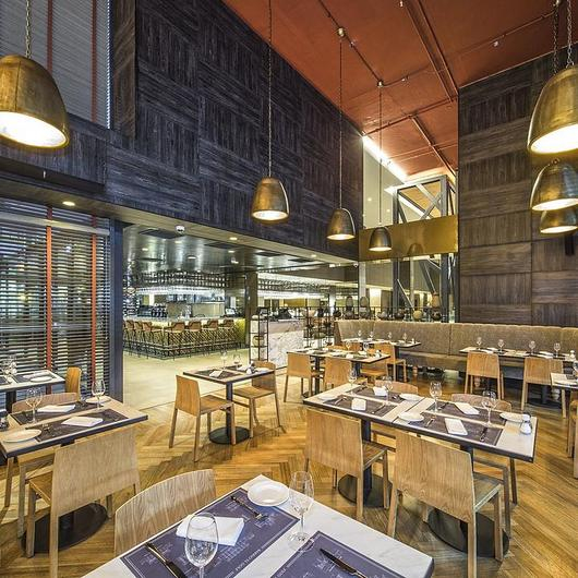 Tablero de Melamina Roble Antracita en Hotel Hyatt Centric / Masisa®