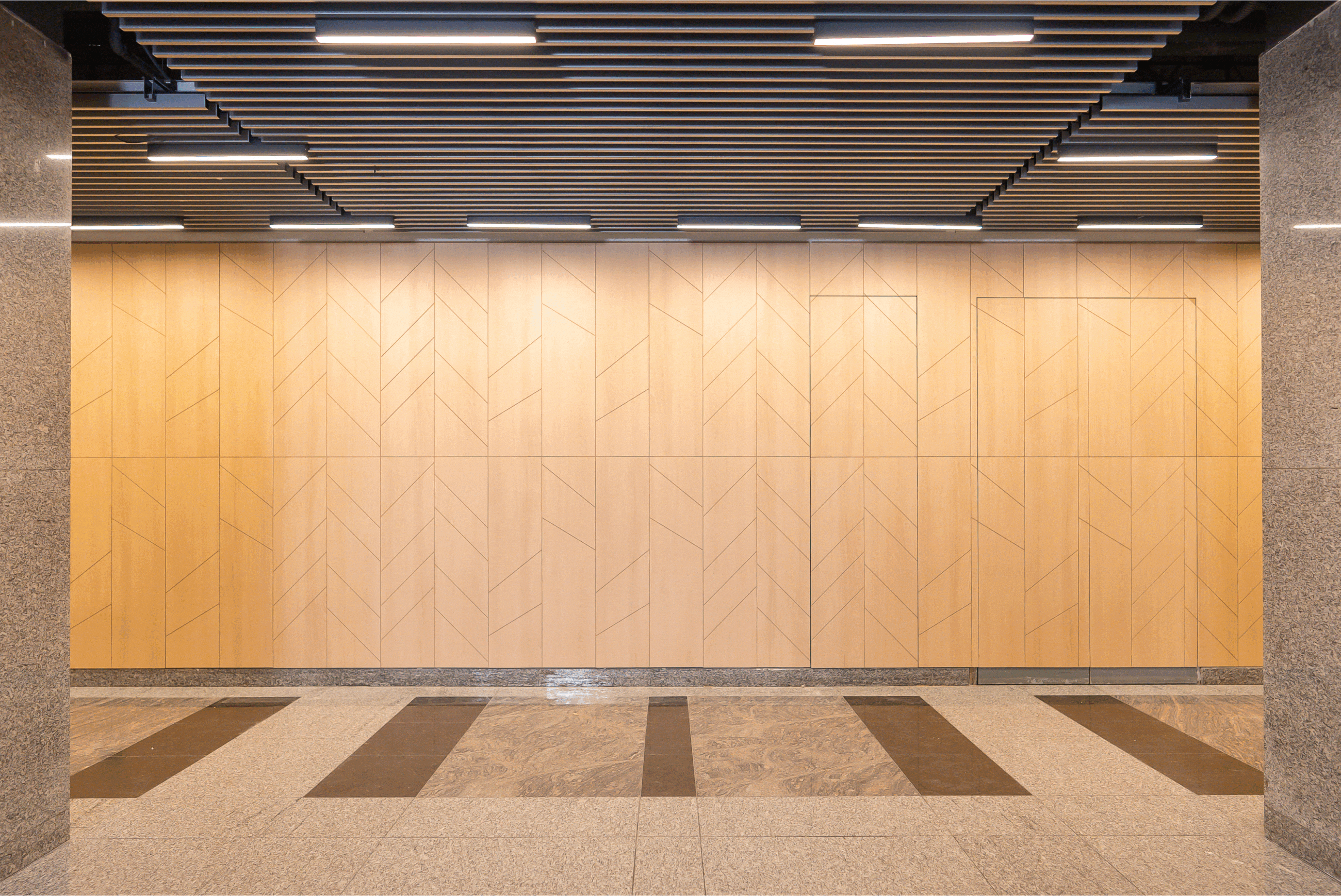 Aplicaciones de Tablero de Melamina Carvalo en Oficinas Sura