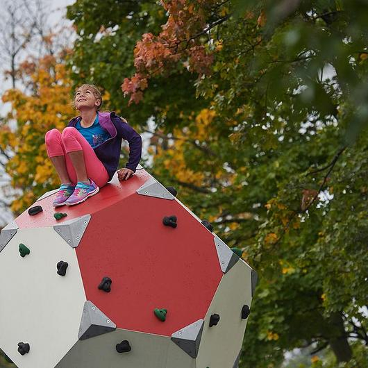 Parques infantiles - Estructuras de juego / KOMPAN