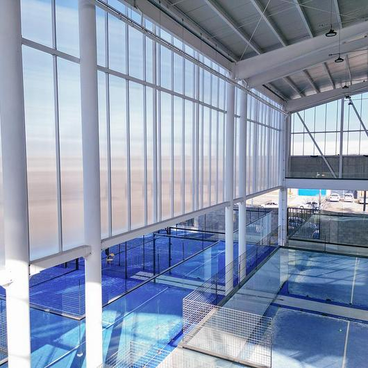 Sistema de fachadas en las canchas de pádel Puntaco / Danpal