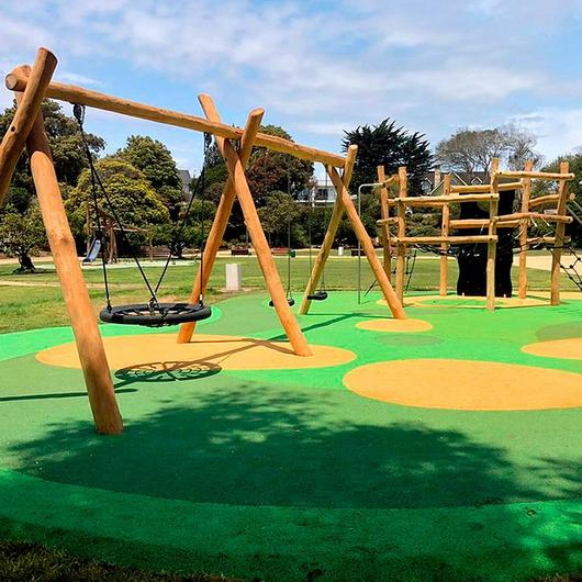 Juegos Infantiles de Robinia en Valparaíso / KOMPAN