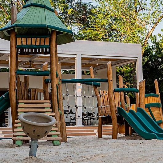 Parque Infantil en Resort Casa de Campo del Caribe / KOMPAN