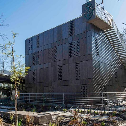 Revestimiento Exterior HPL en Clínica Huinganal