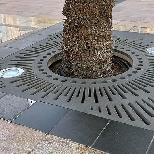 Tree Grates in Burj Boulevard, Dubai / Jonite