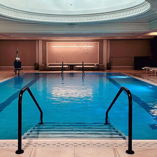 Custom Pool Grates in Chicago's Four Seasons Hotel / Jonite