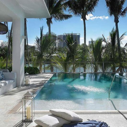 Stone Pool Grates at Miami Beach Luxury Hotel / Jonite