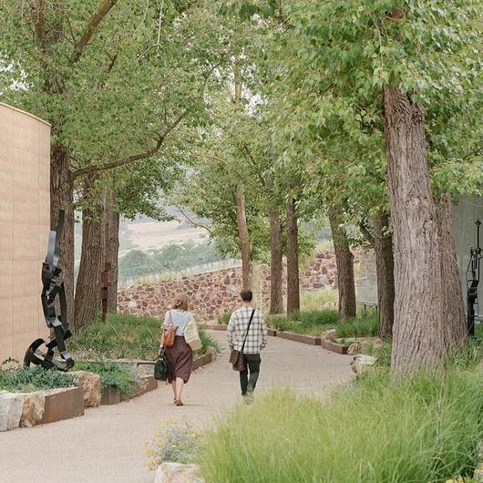 Minimalist Sump Covers in Australian Museum / Jonite