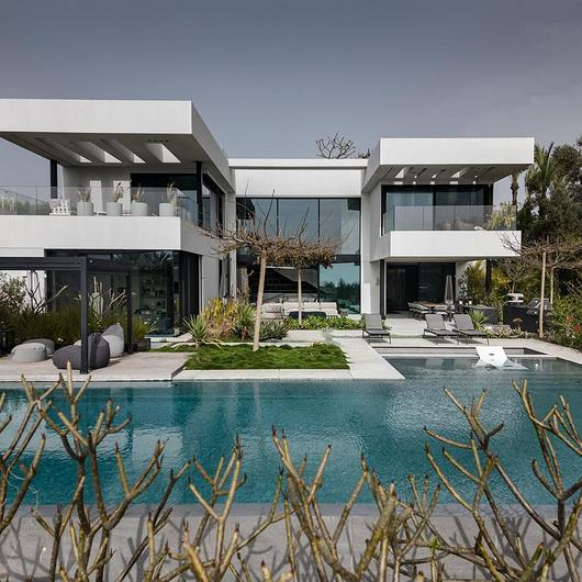 Minimal Sliding System in Shape of Silence Residence / Motion Facades