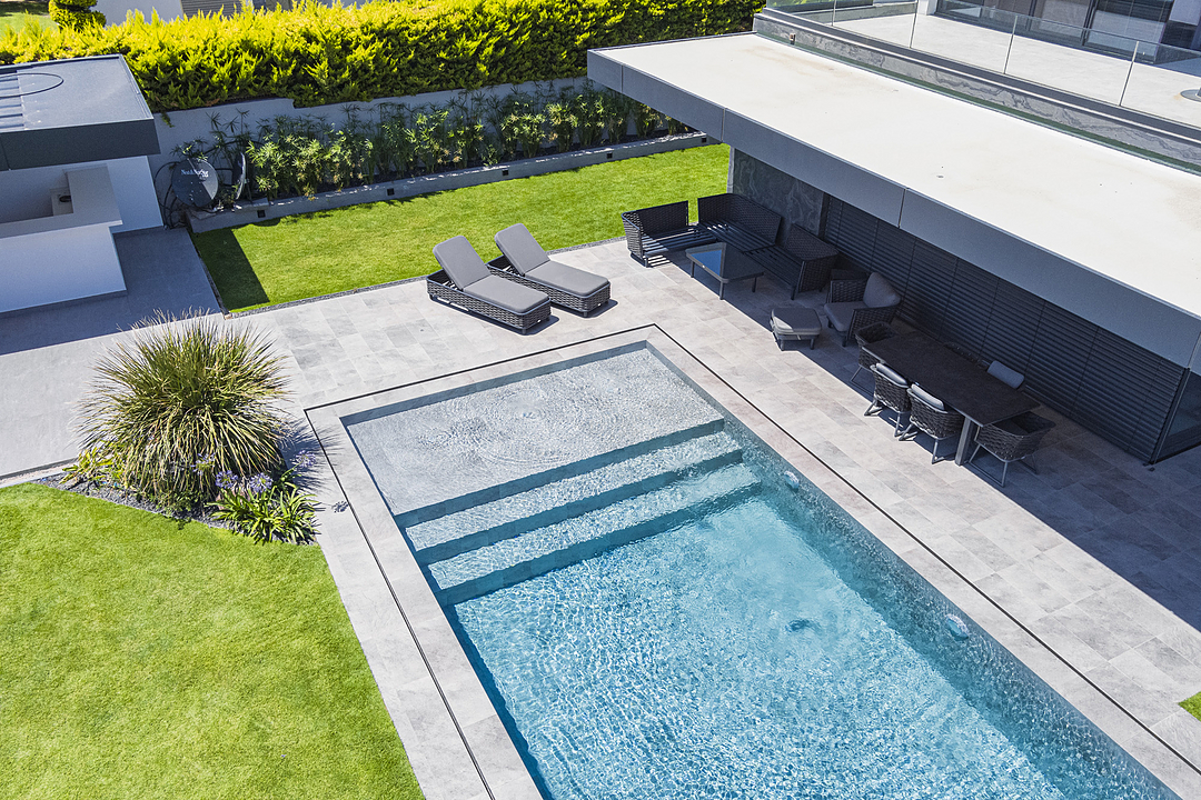 Porcelain Pool Tiles in Turkish Villa from SERAPOOL