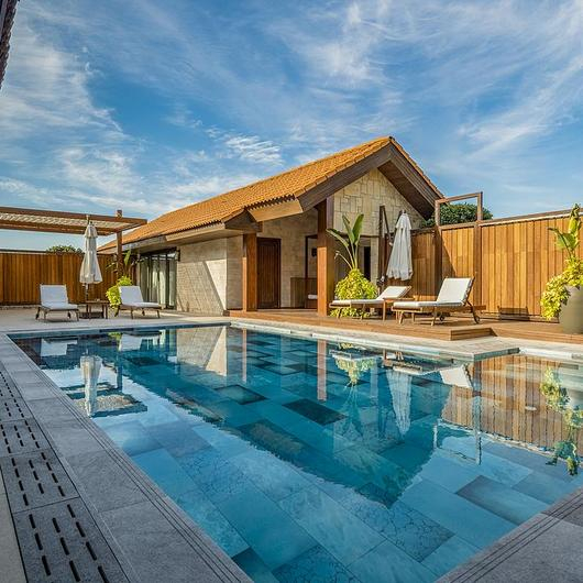 Porcelain Pool Tiles in Hotel Project / SERAPOOL