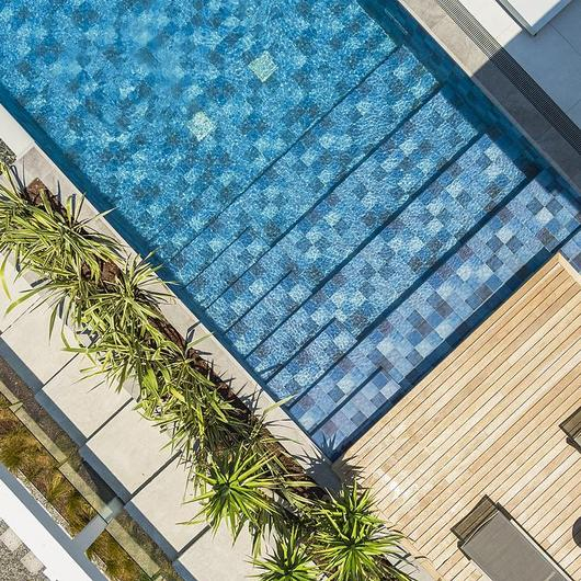 Cobalt Tiles in Villa Pool / SERAPOOL