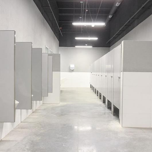 Mamparas de baño en Estadio Banorte TEC / Sanilock