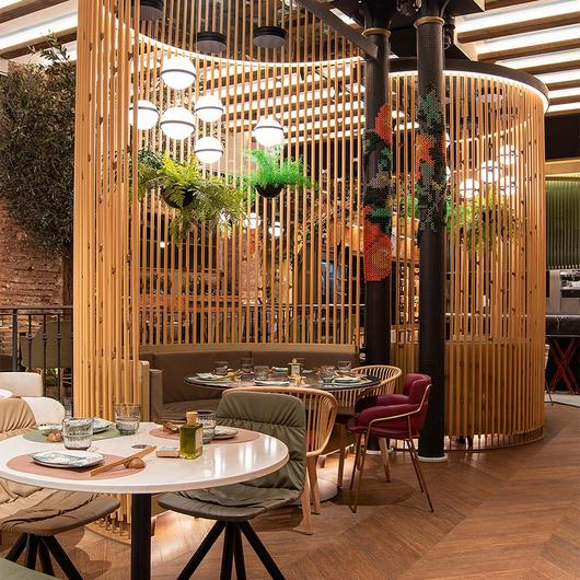 Bathroom Equipment at Restaurant in Valencia / Mediclinics