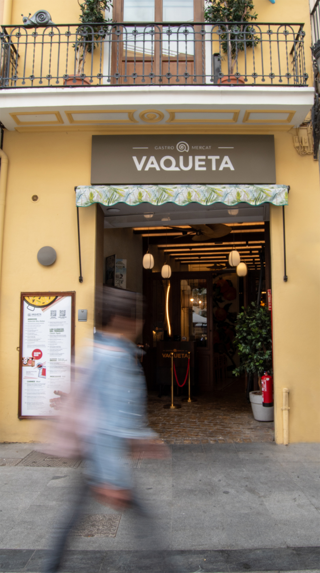 Galeria de Bathroom Equipment at Restaurant in Valencia - 5
