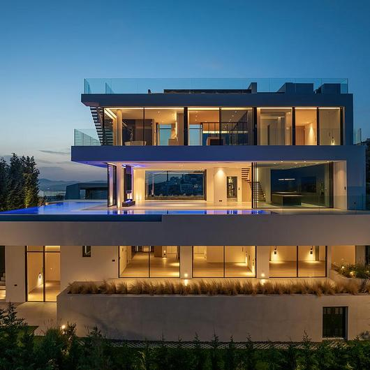 Minimal Window Frames in Residency Voula / Orama Minimal Frames