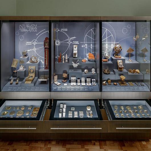 Display Case - D-Class