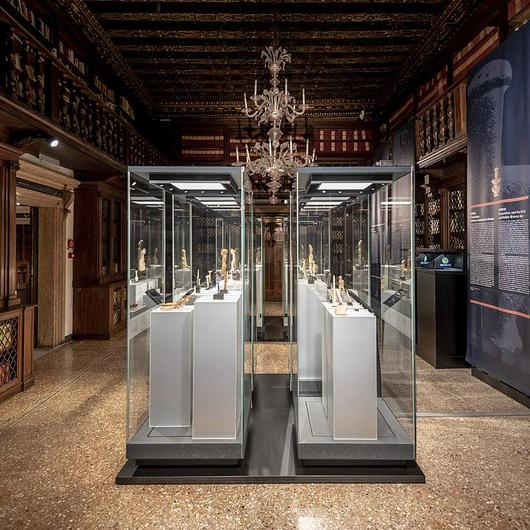 Display Case - Qd-Class