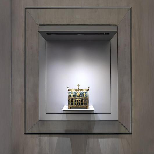 Display Case Lighting / Goppion