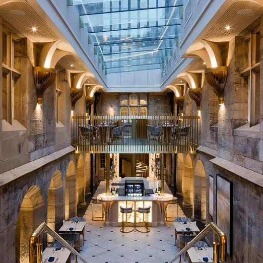 Custom Skylight in Historic Hotel / Glazing Vision