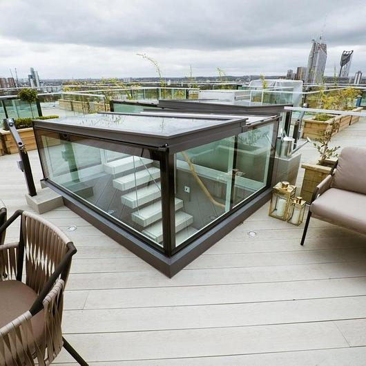 Freestanding Box Skylight in Stylish Penthouse / Glazing Vision