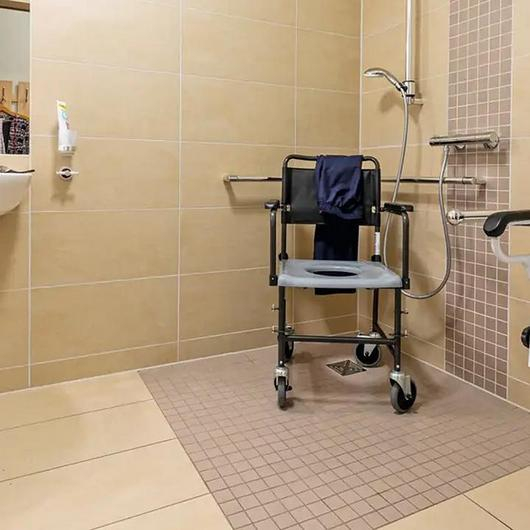 Accesible Bathrooms in German Care Facility / Dallmer