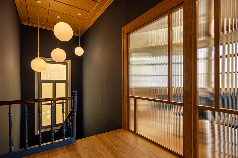 Custom Wood Elements in Institute of Technical Education