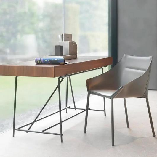 Structural Frame Chairs / Flexform