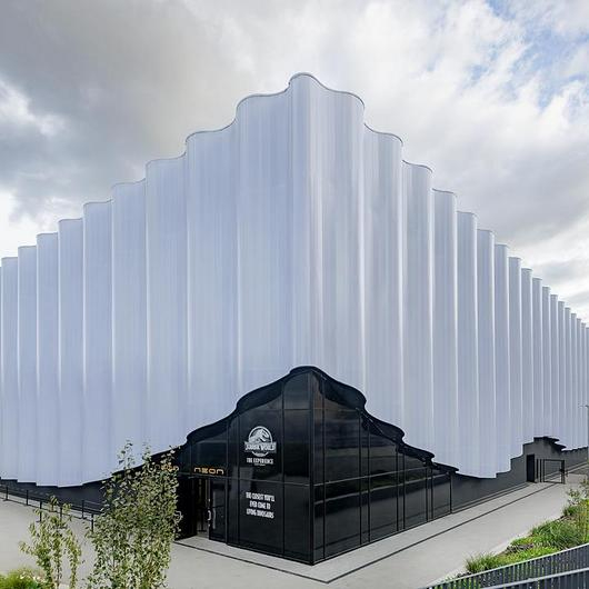 Translucent Building Elements at NEON Experience Centre / Rodeca