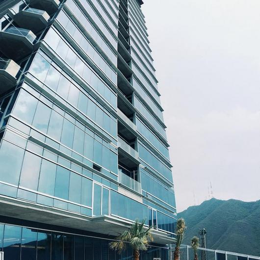 Vidrio de control solar en Torre Koi / Vitro Arquitectónico