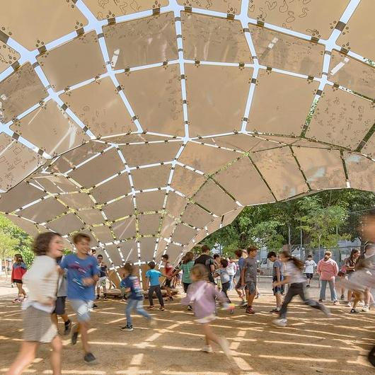 Duraply® Plywood in Climate Refuge Installation / Garnica Plywood