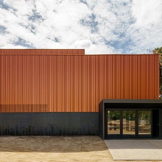 Entropía Façade at Toledo Gymnastics Pavilion / Europerfil