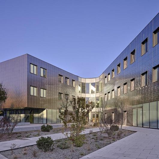 Three-dimensional Cladding at Busca School Complex / Casalgrande Padana