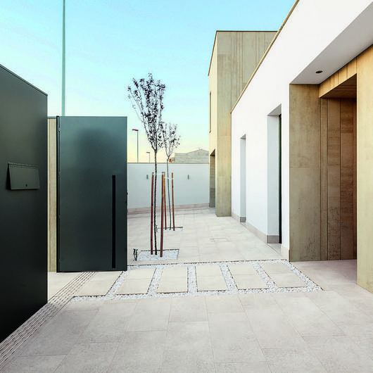 Porcelain Stoneware Flooring - 20mm / Cerámica Mayor