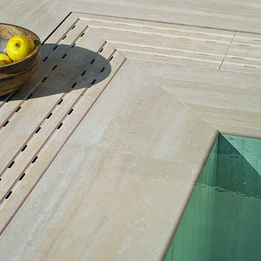 Ceramic Pool Drain Gates / Cerámica Mayor