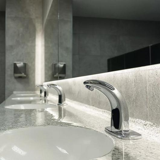 Accesorios y muebles de baño en Arena Potosí / Sloan 
