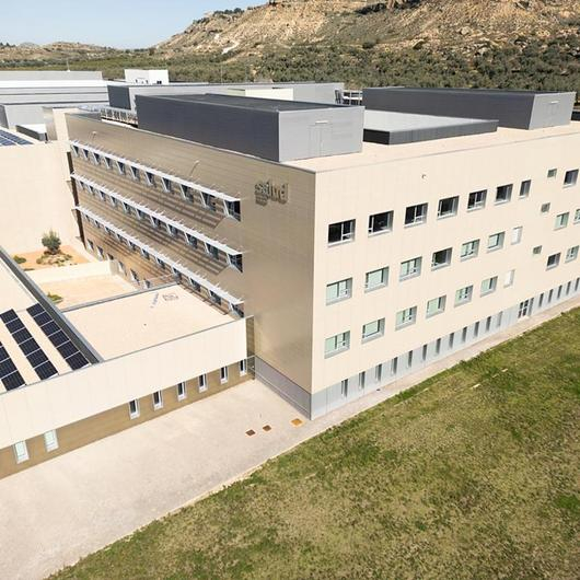 Ventilated Facade at Alcañiz Hospital / Gres Aragón