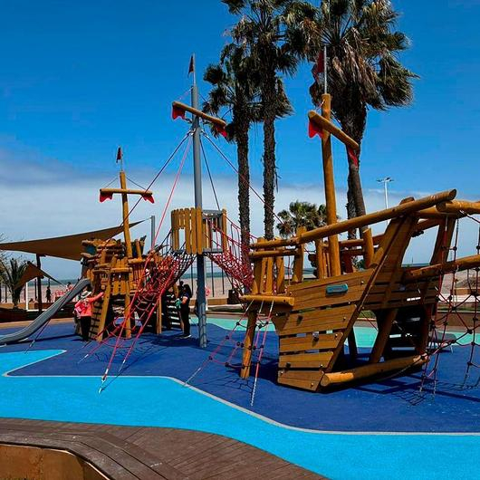 Juegos infantiles en Playa Chinchorro / Urbanplay