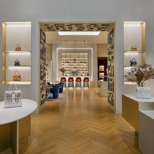 Custom-Made Interiors in Delvaux Dubai Mall / barth