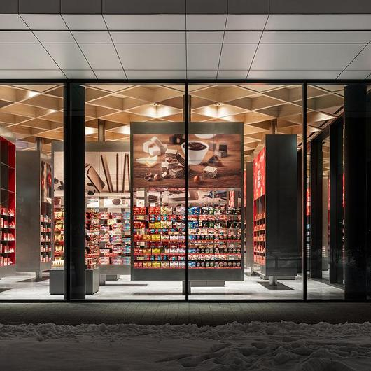 Custom-Made Interiors in Loacker Galaxy Store / barth