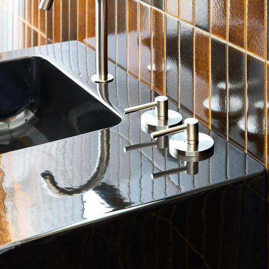 Minimalist Taps & Faucets in a Milan Residence / QuadroDesign