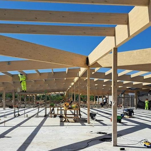 Madera laminada en Colegio Pedregales / Arauco