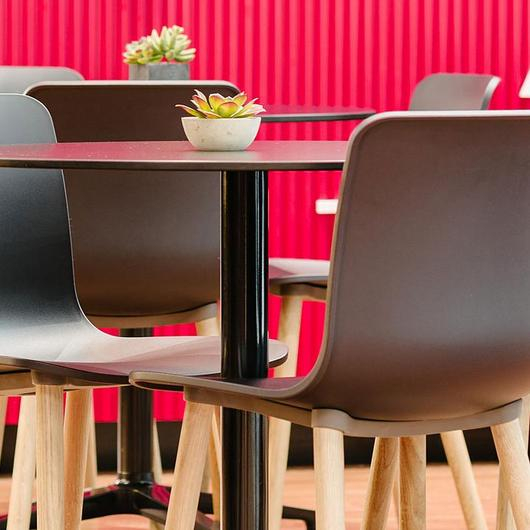 USM Haller y Vitra en Banco Santander, Work Café / A-cero